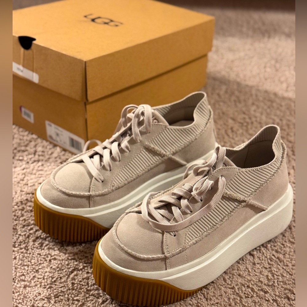 UGG Women's EZ-Duzzit lace Platform Sneakers size 8